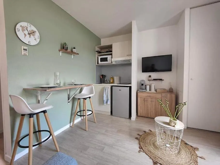 Zenitude, Studio Clim Gare Lourdes 0*,  France